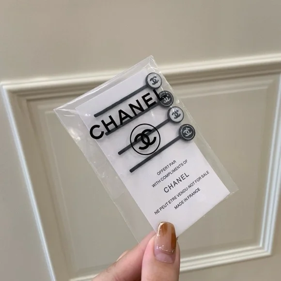 CHANEL Black and White Logo Hair Clips - Picture 3 of 3